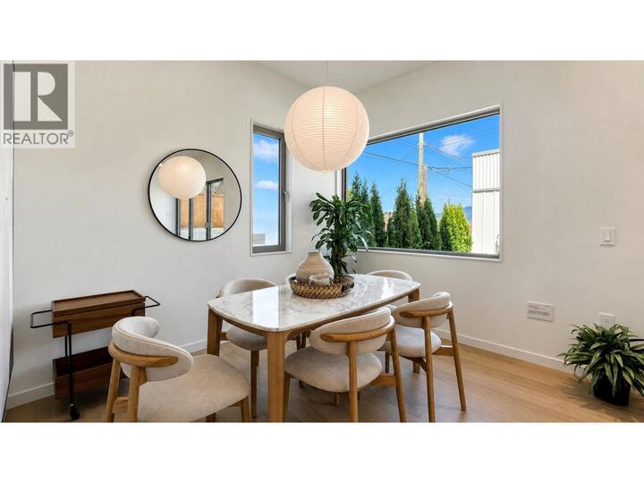Property Photo:  2915 East 5th Avenue 1  BC V5M 1N6 