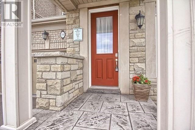Property Photo:  19 Kaitting Trail  ON L6M 0S6 
