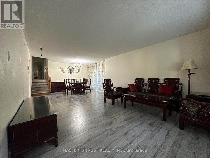 Property Photo: 32 Castle Harbour Lane ON L3T 3A2