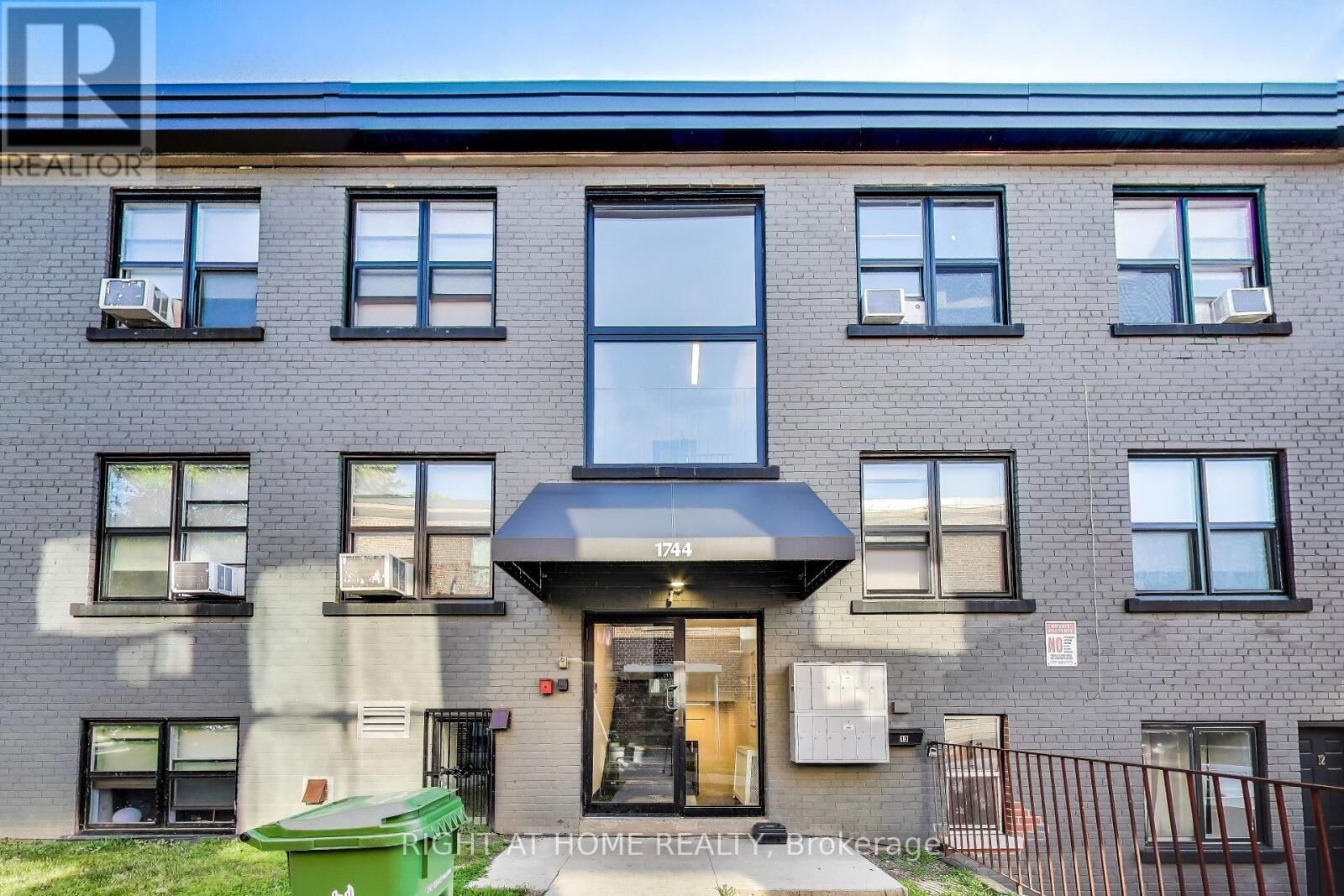 Property Photo:  1738 Wilson Avenue 13  ON M3L 1A5 