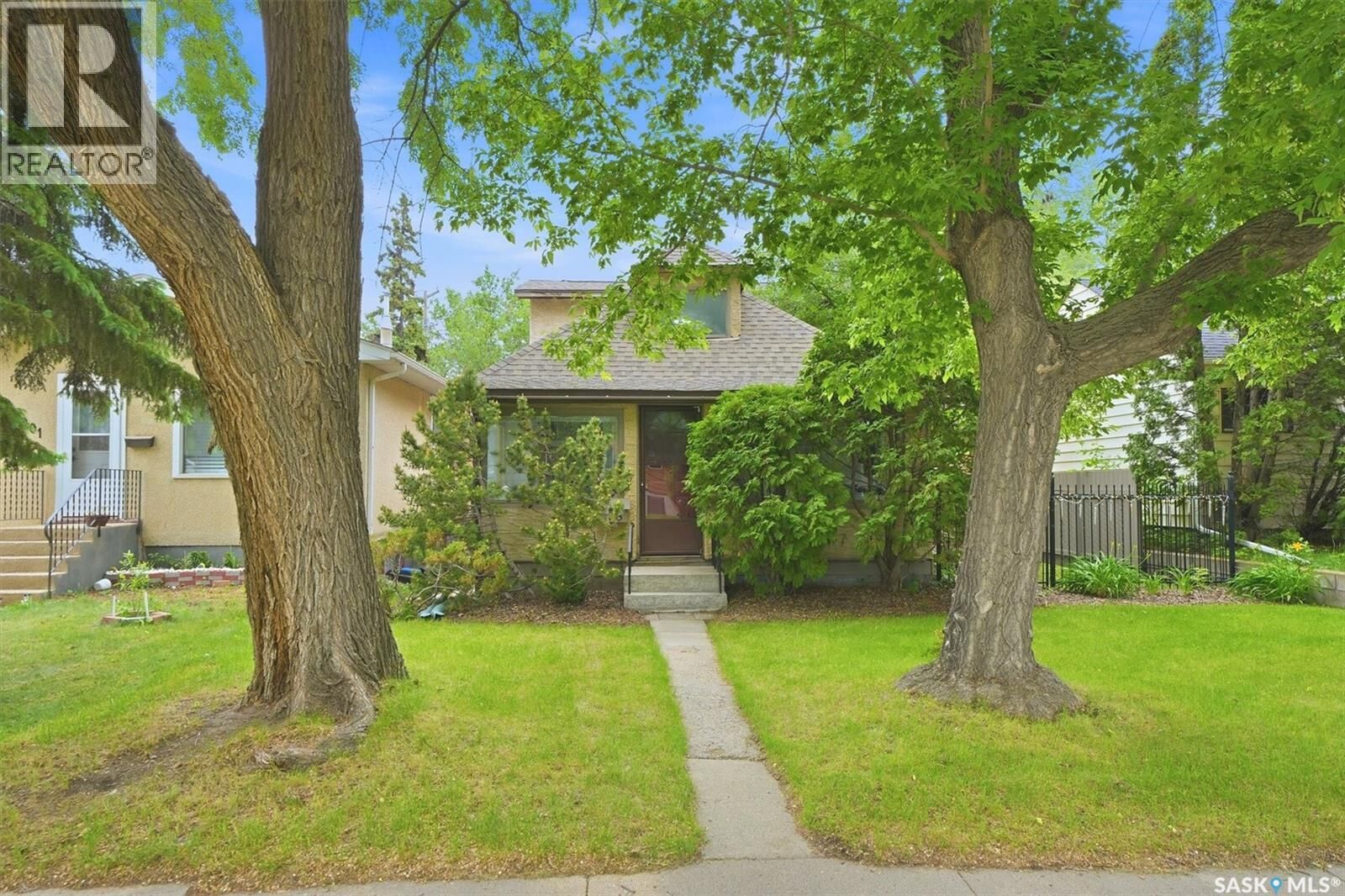 Property Photo:  1003 6th Street E  SK S7H 1E1 
