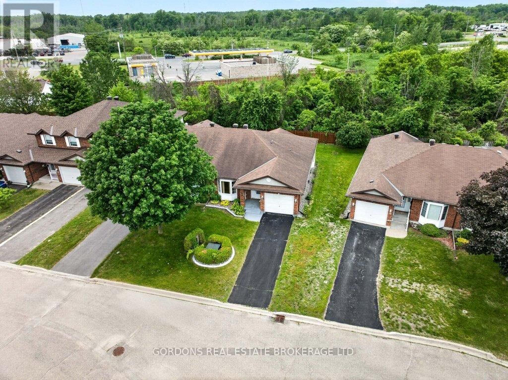 Property Photo: 36 Wilmot Young Place ON K6V 7H3