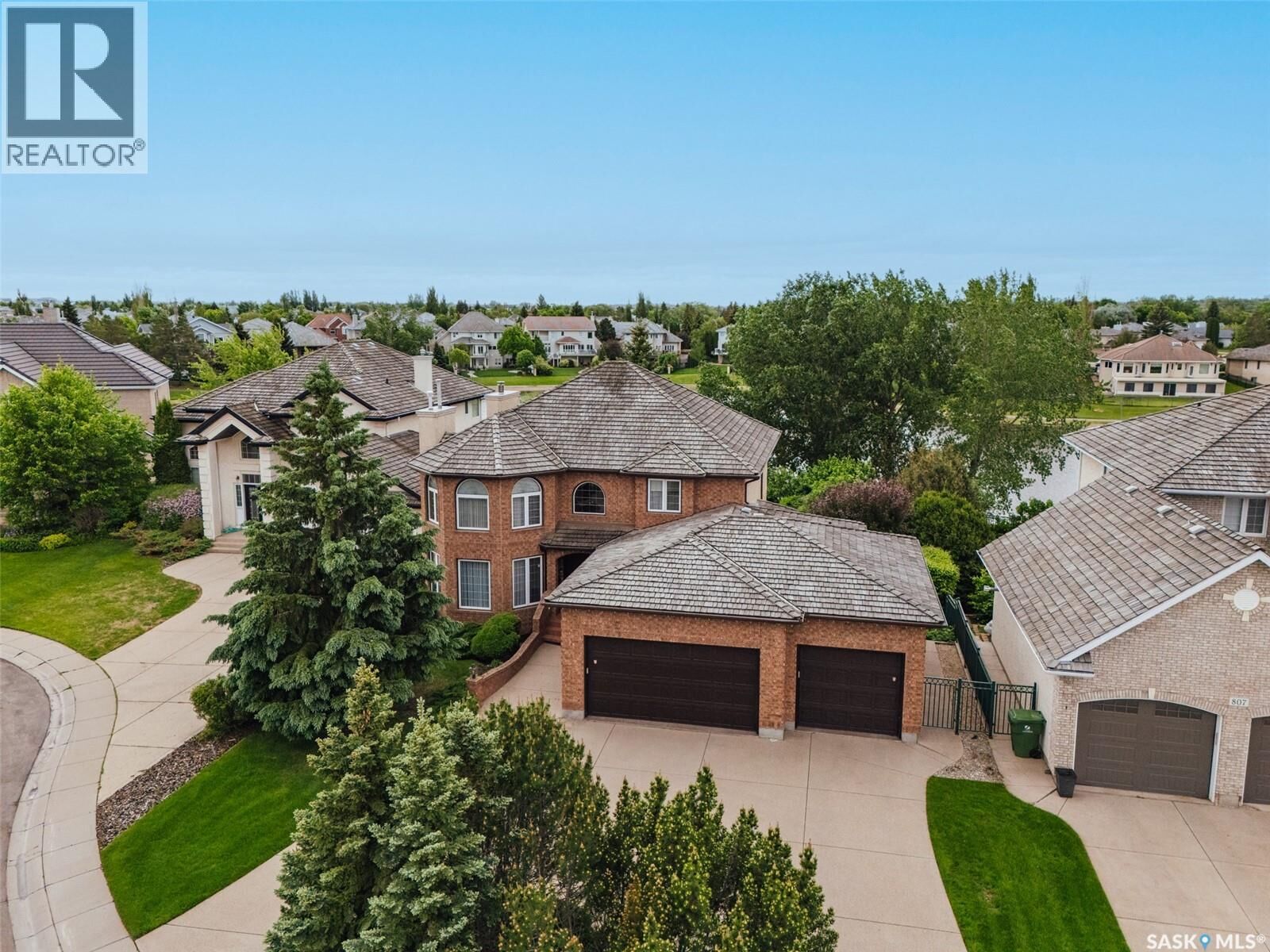 Property Photo:  811 Braeside View  SK S7V 1A7 