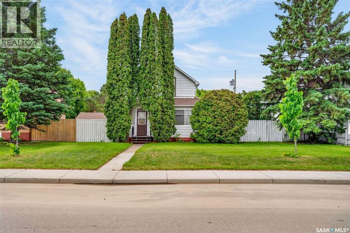 Property Photo: 209 12th Street E SK S6V 1B9