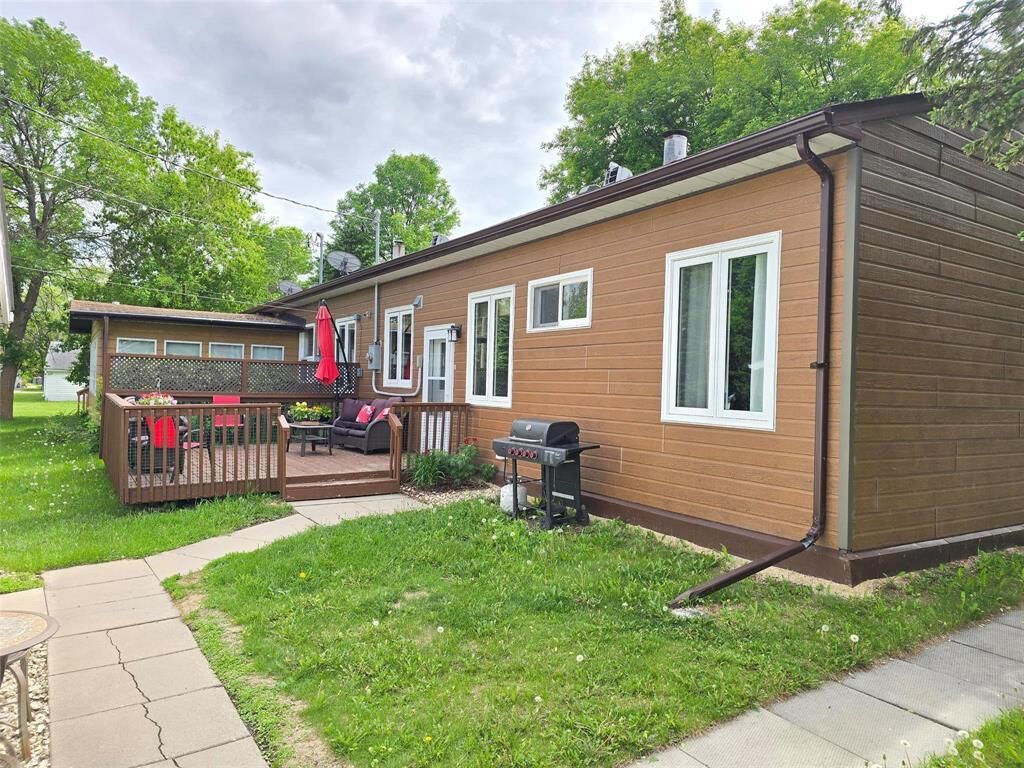 Property Photo: 132 Maple Street MB R0C 1B1