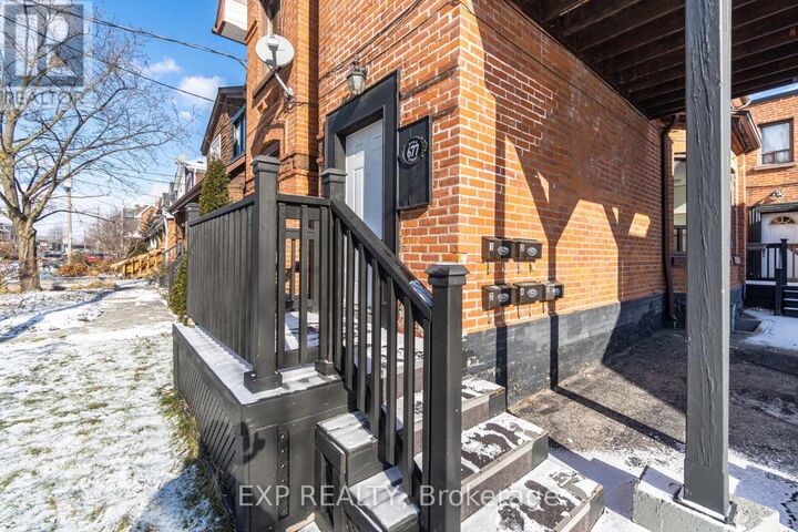 Property Photo:  677 Durie Street 4  ON M6S 3H4 