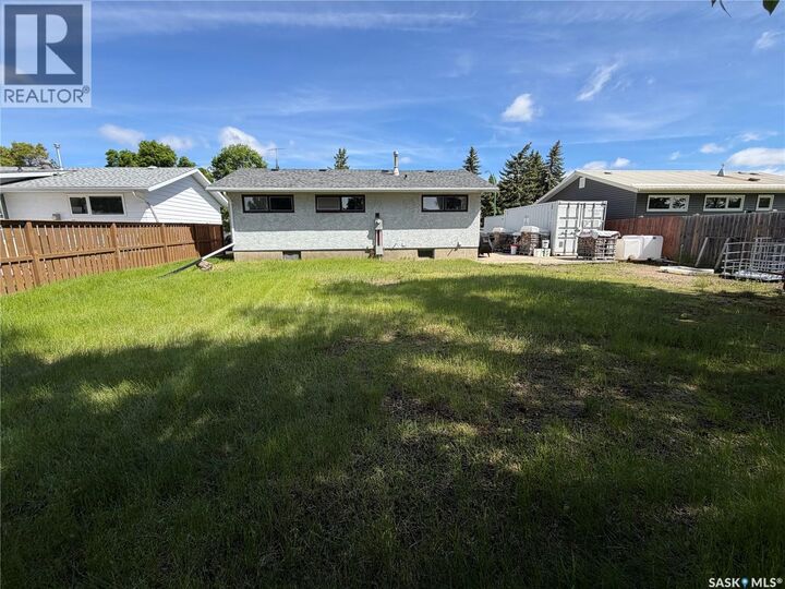 Property Photo: 915 Maple Drive SK S0A 0X0