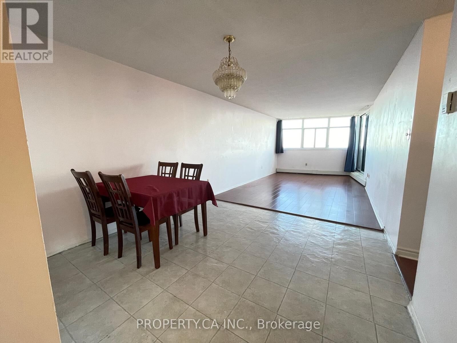 Property Photo:  2050 Bridletowne Circle 1904  ON M1W 2V5 