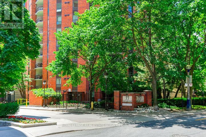 Property Photo: 77 Maitland Place Ph23 ON M4Y 2V6