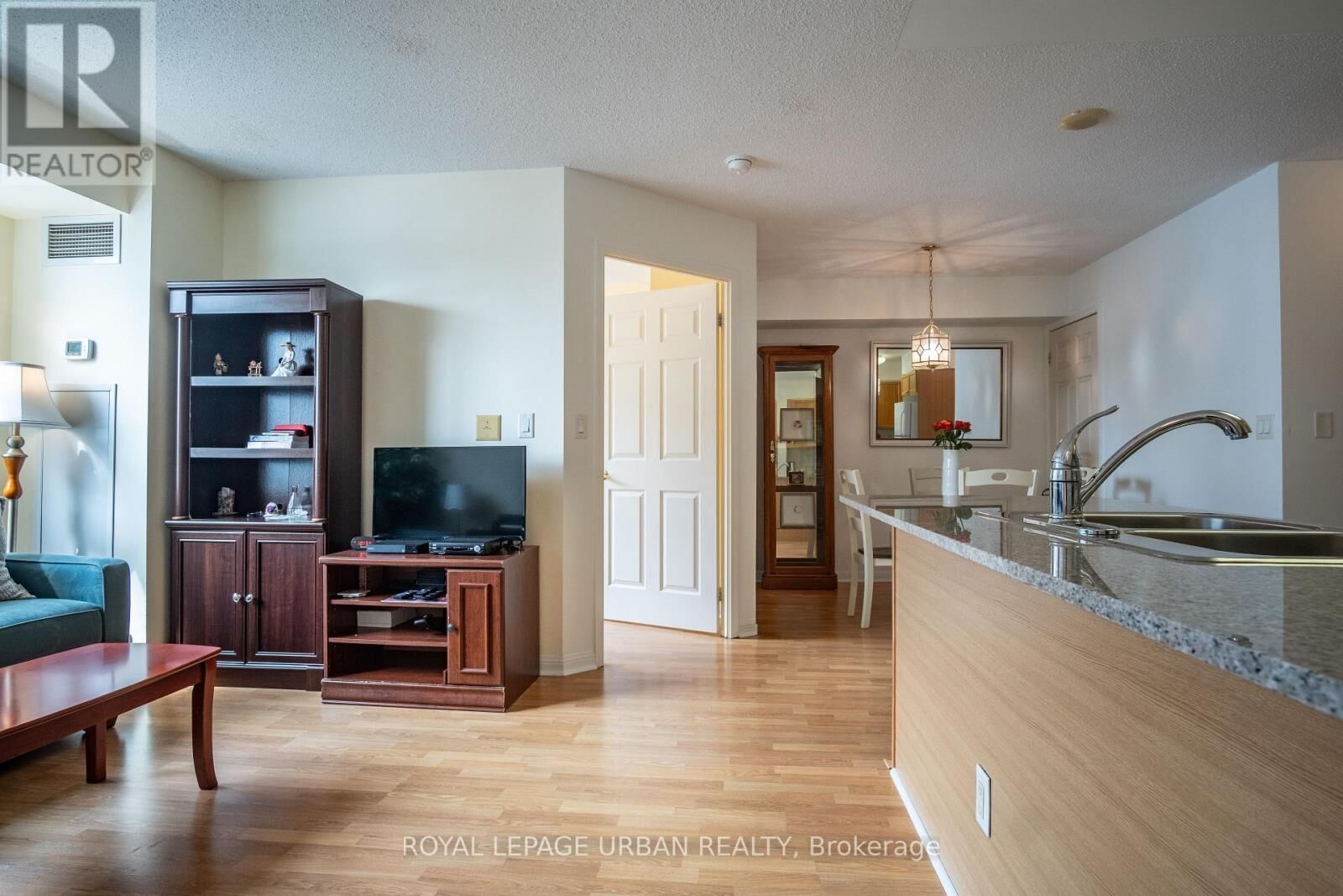 Property Photo:  5940 Yonge Street 201  ON M2M 4M6 