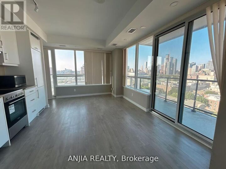 Property Photo: 181 Huron Street Lph07 ON M5J 1B7