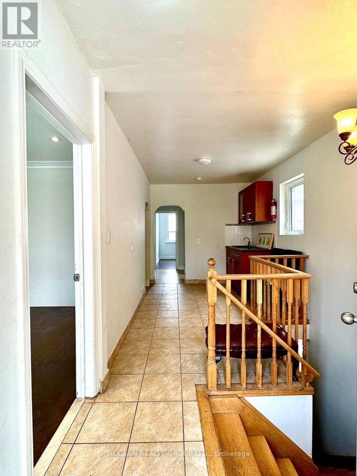 Property Photo:  32 Belgravia Avenue Main  ON M6E 2M5 