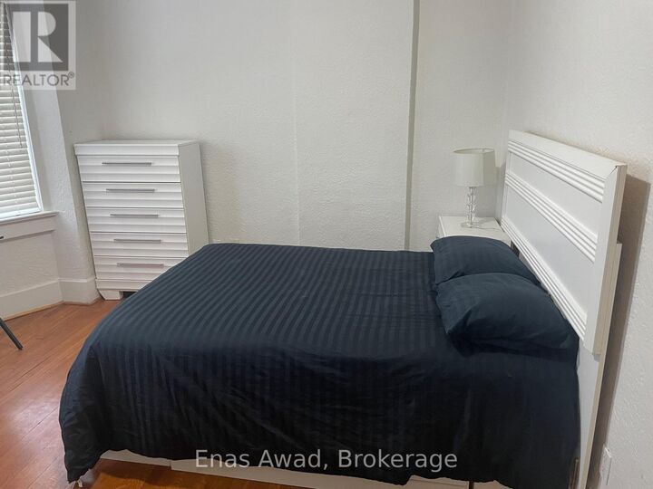 Property Photo:  738 Manning Avenue  ON M6G 2W4 