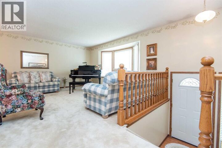 Property Photo: 44 Huget Crescent AB T4N 6P4