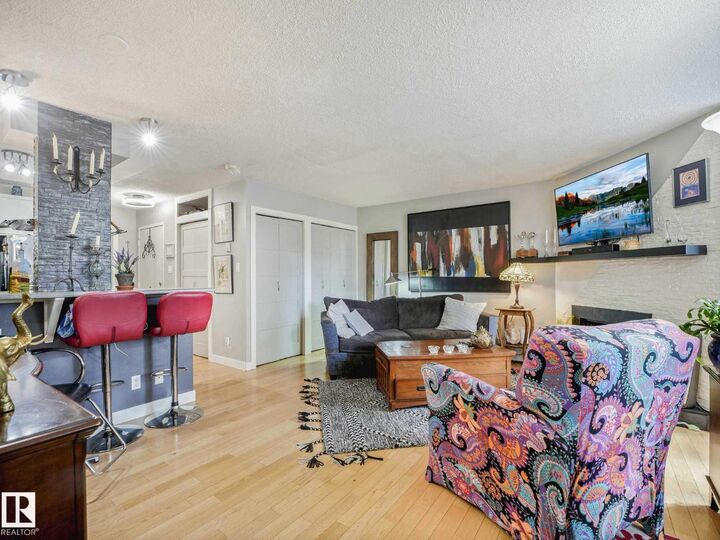 Property Photo:  #201 10148 118 St NW  AB T5K 1Y4 