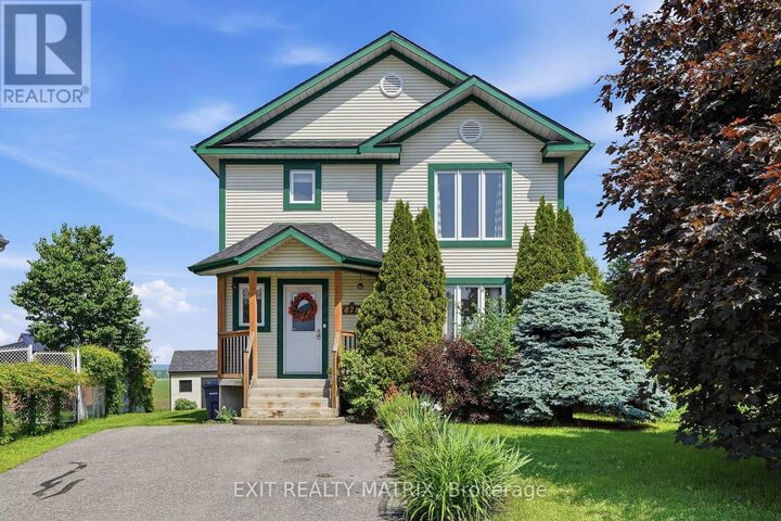 Property Photo: 871 Pilon Street ON K6A 3P8