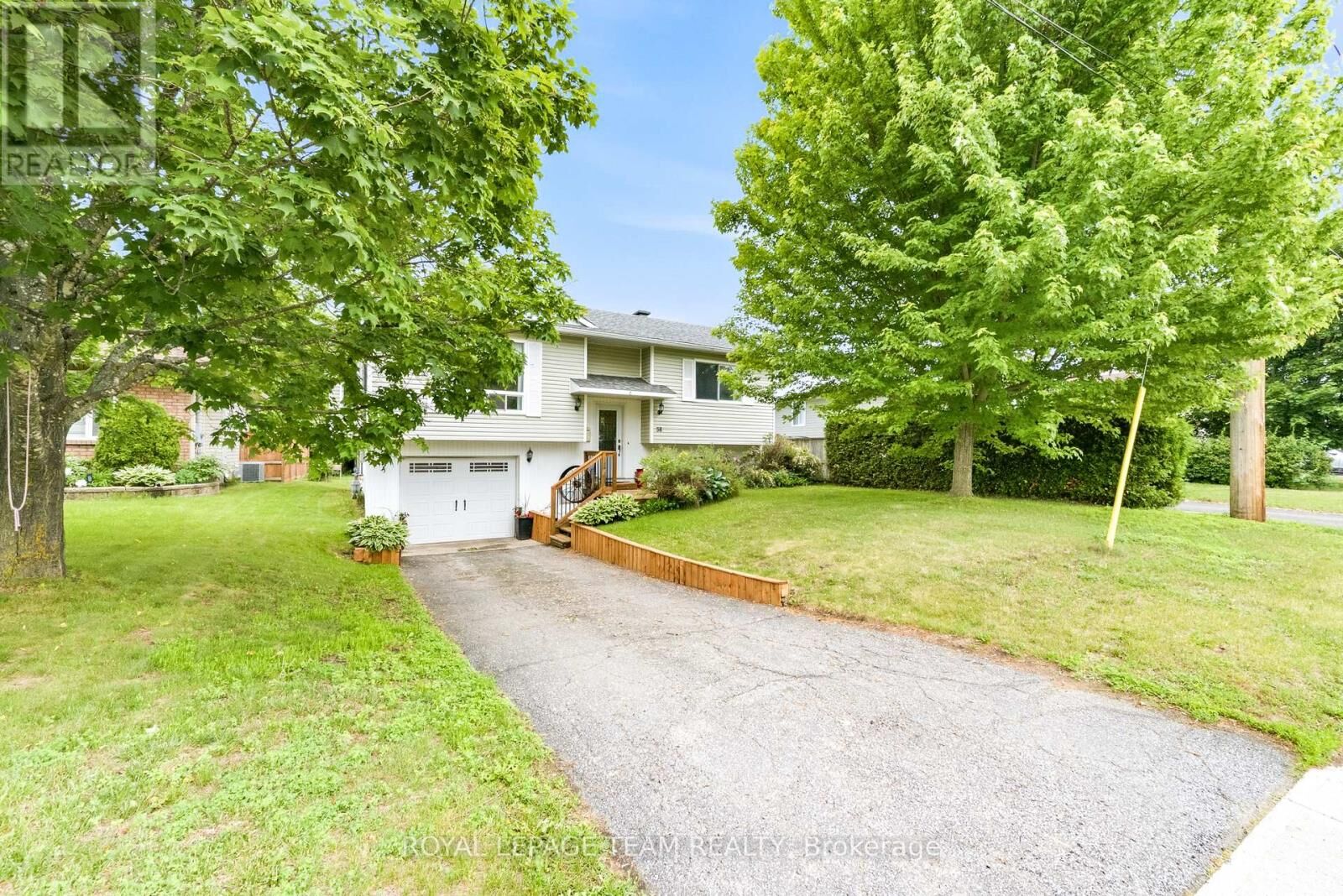 Property Photo: 58 Seventh Avenue ON K7S 3S2