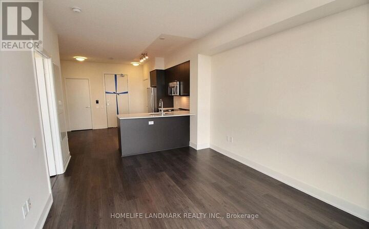 Property Photo: 30 Roehampton Avenue 2611 ON M4P 1R2