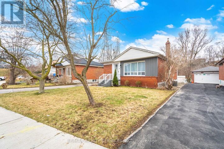 Property Photo:  6 Bonnyview Drive Upper  ON M8Y 3G6 