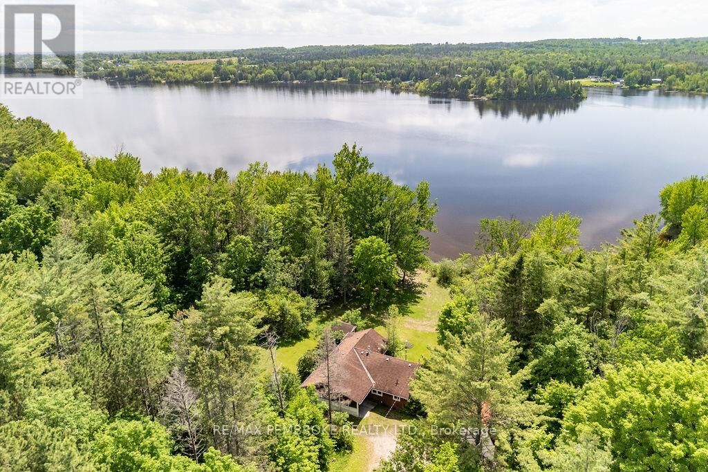 Property Photo:  126 Hilltop Drive  ON K0J 2L0 