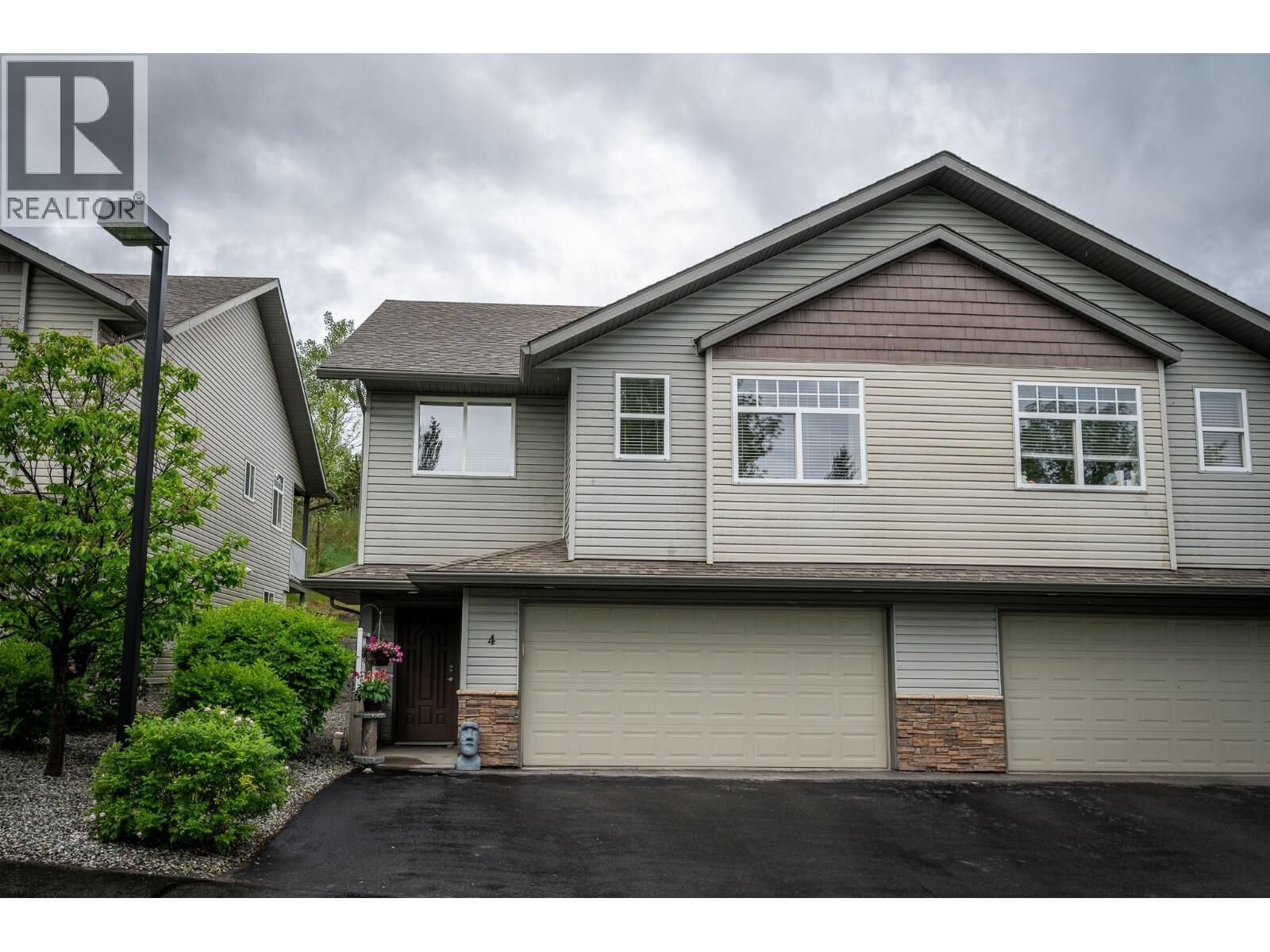 Property Photo: 2046 Robson Place 4 BC V2E 0A5
