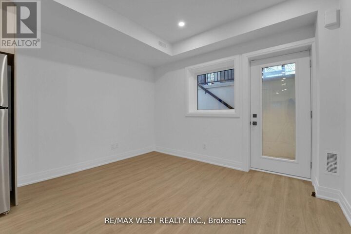 Property Photo:  521 St Johns Road Lower  ON M6S 2L7 
