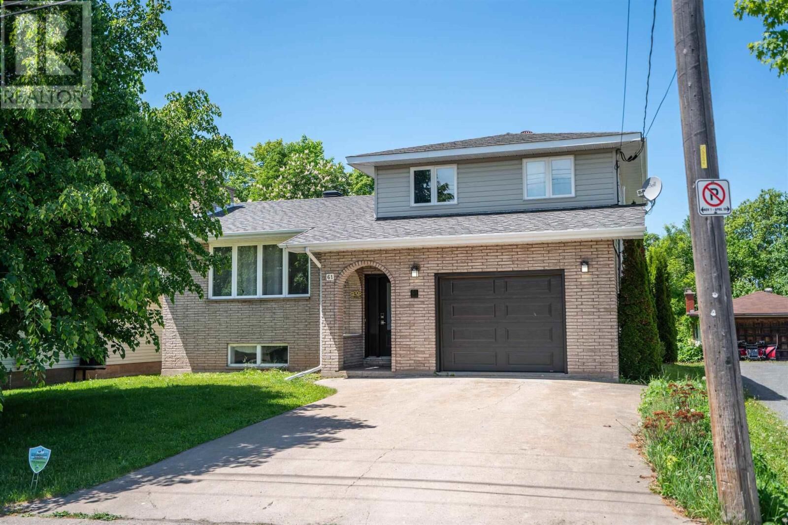 Property Photo:  61 Knox Ave  ON P6B 3X8 