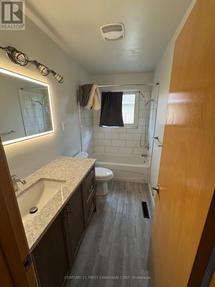 Property Photo:  100 Susan Avenue  ON N5V 2G4 