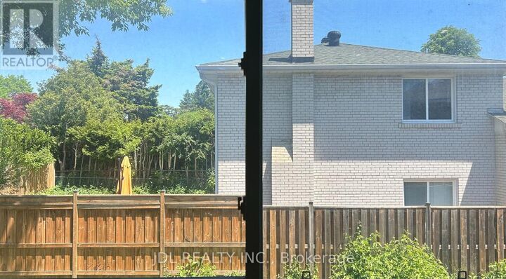 Property Photo:  23 West Pineway Blvd Boulevard West Main Floor  ON M2H 1A3 