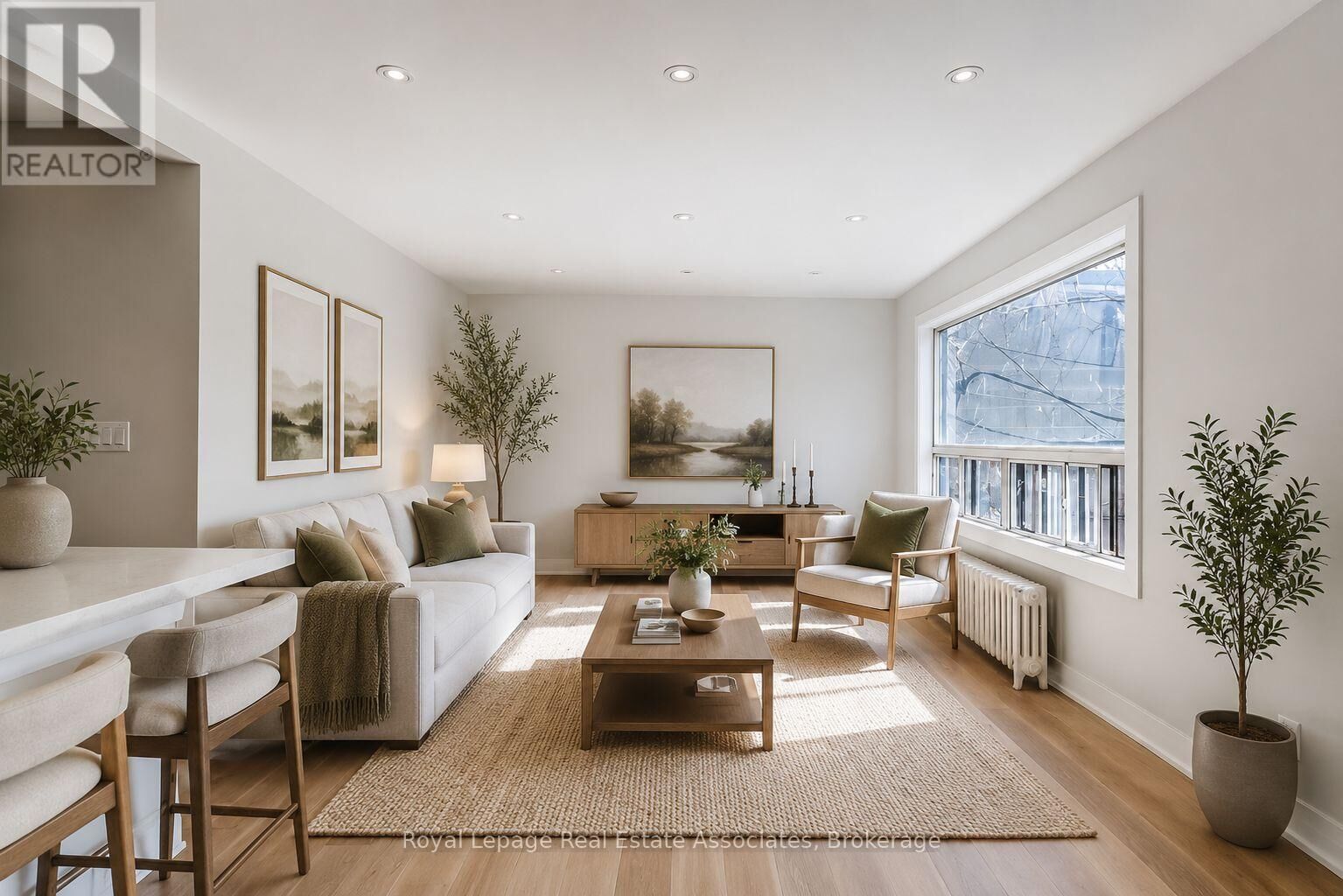 Property Photo:  237 Lakeshore Road East 2  ON L5G 1G8 