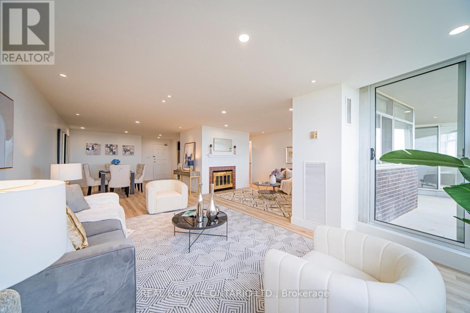 Property Photo:  3151 Bridletowne Circle 1901  ON M1W 2T1 