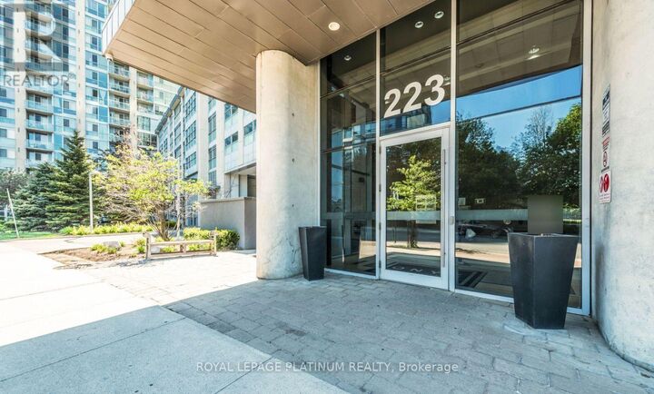 Property Photo: 223 Webb Drive 1202 ON L5B 0E8
