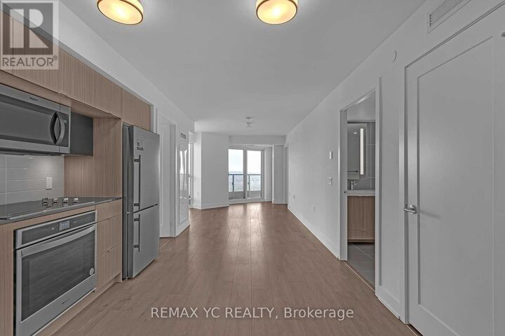 Property Photo:  585 Bloor Street East 3217  ON M4W 0B3 