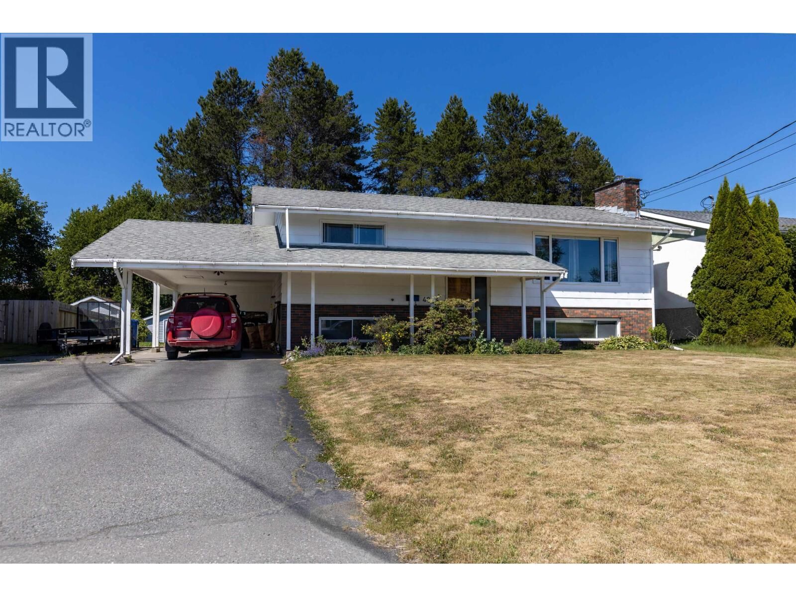 Property Photo: 4924 Lazelle Avenue BC V8G 1T7