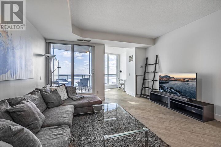 Property Photo:  218 Queens Quay 2303  ON M5J 2Y6 