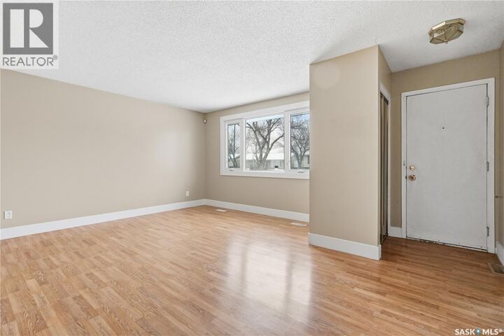 Property Photo:  94 Lloyd Crescent  SK S4R 6C1 