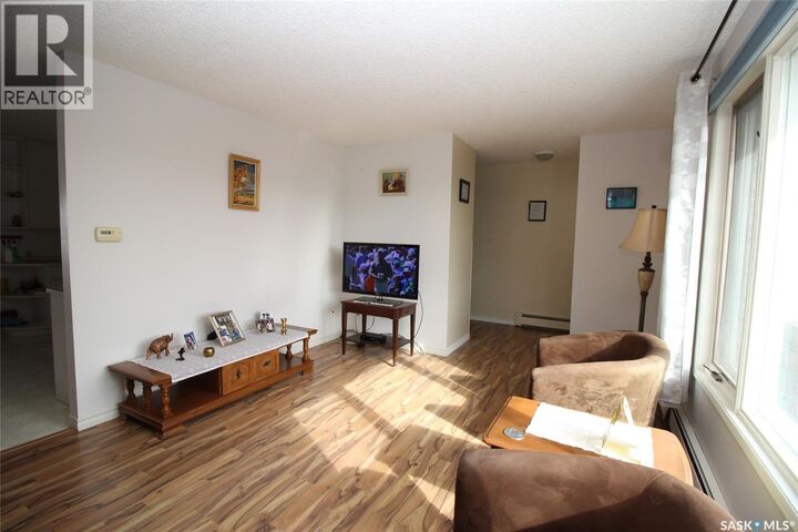 Property Photo:  595 9th Street W  SK S0N 2M0 