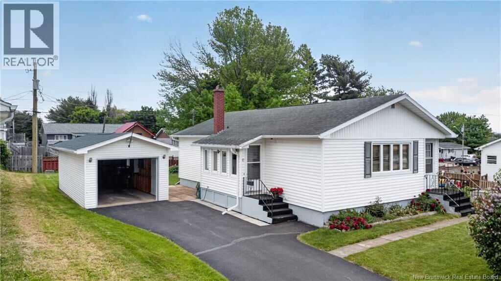 Property Photo:  17 Hazelton Avenue  NB E1A 4J5 