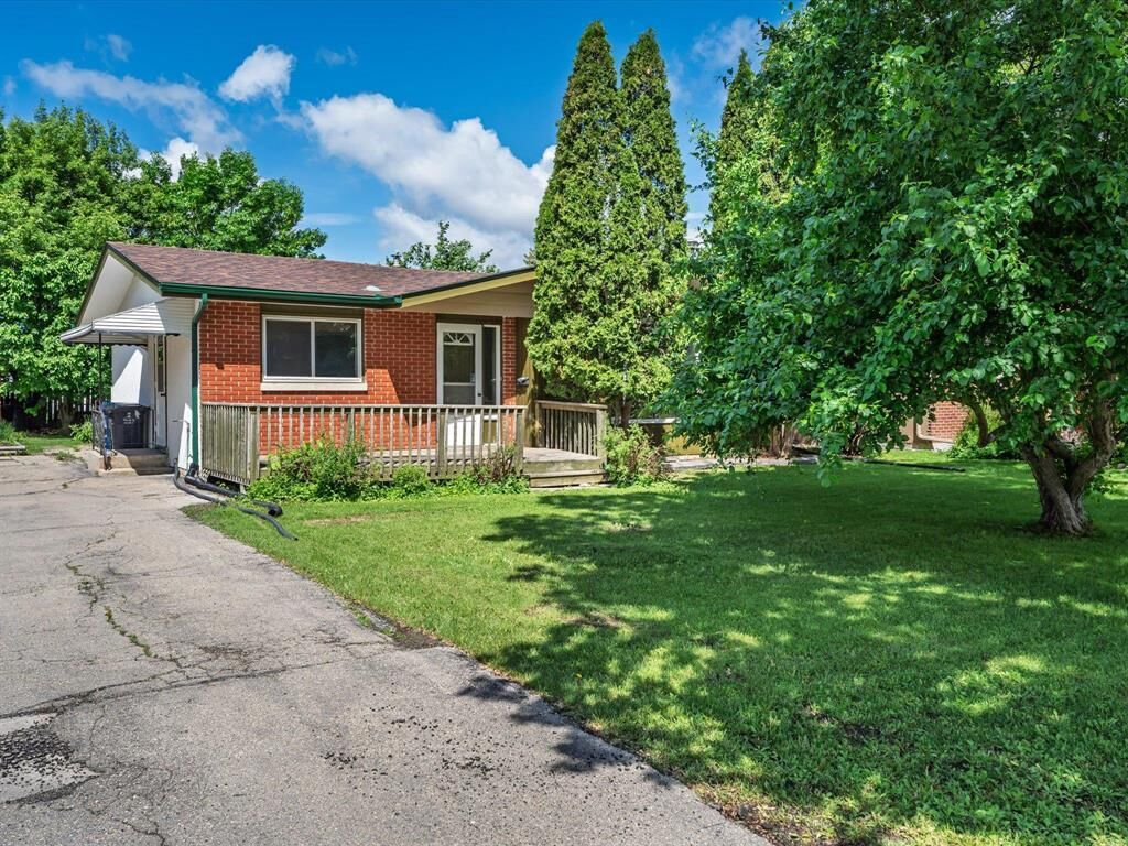 Property Photo:  34 O'Brien Crescent  MB R3R 1M6 