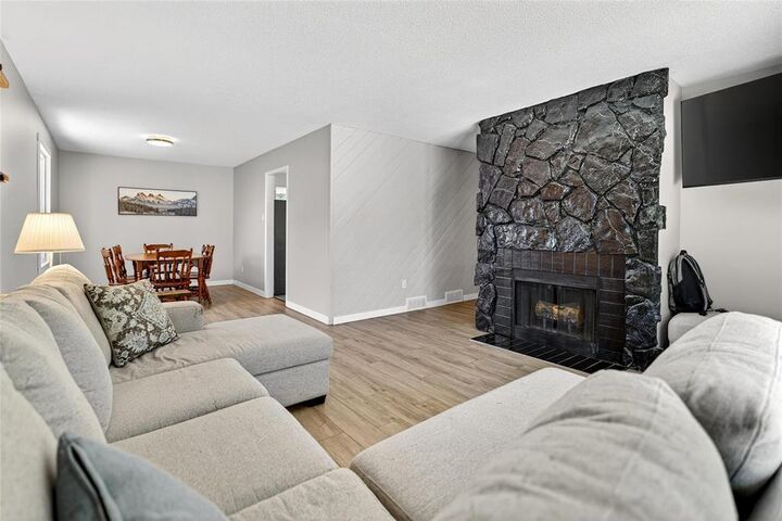 Property Photo: 67 Salisbury Crescent MB R3T 4M1