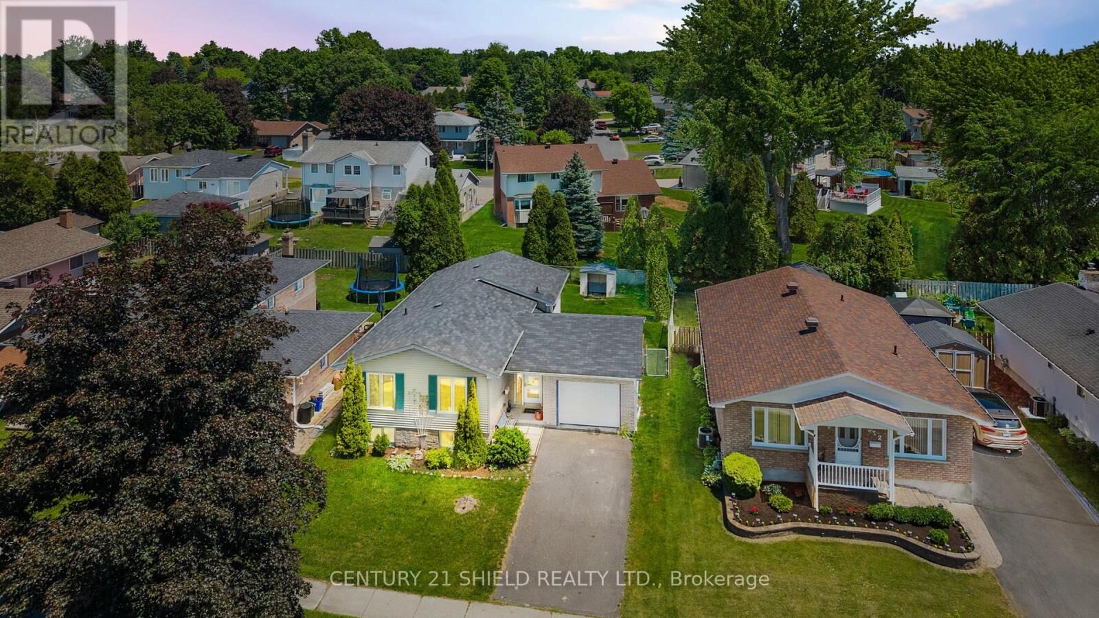 Property Photo: 736 Champlain Drive ON K6H 6S8
