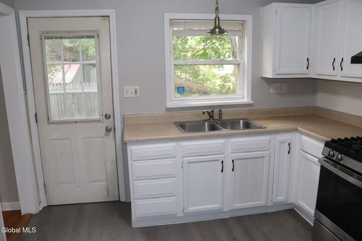 Property Photo: 1 Holmes Court NY 12209