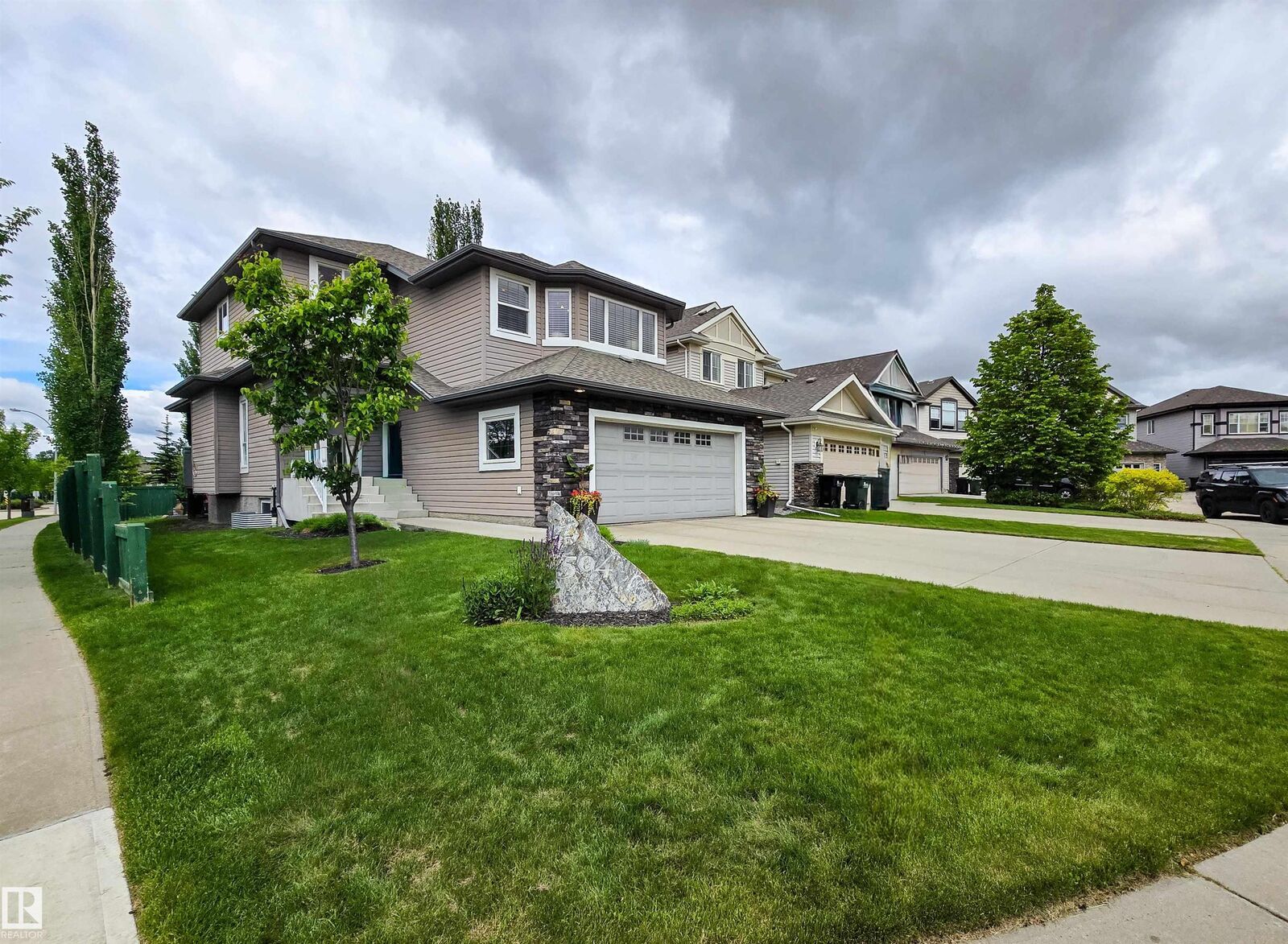 Property Photo:  504 Crandell Crest  AB T8H 0H3 