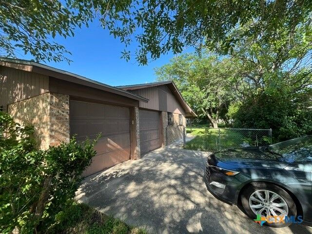 Property Photo: 1700 Standridge Street TX 76543