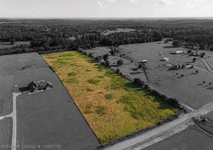 Property Photo: 2101 Deepwood Drive AR 72921