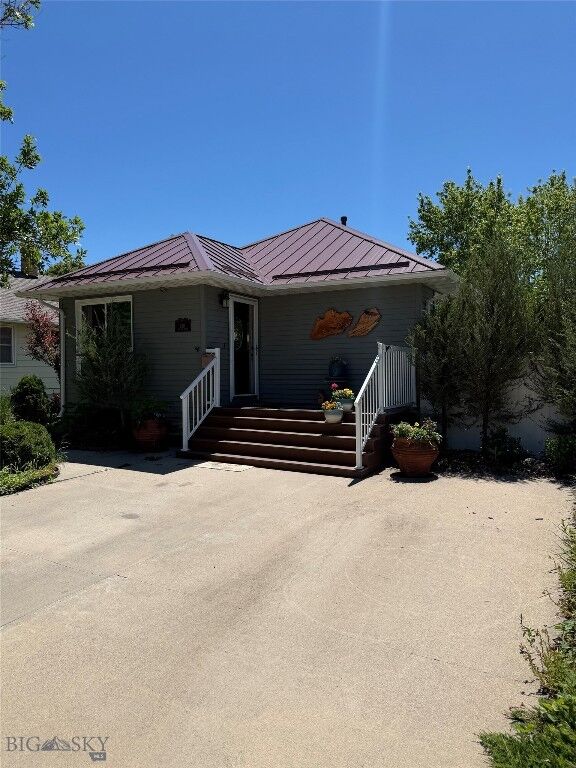 Property Photo:  2116 8th Avenue N  MT 59401 