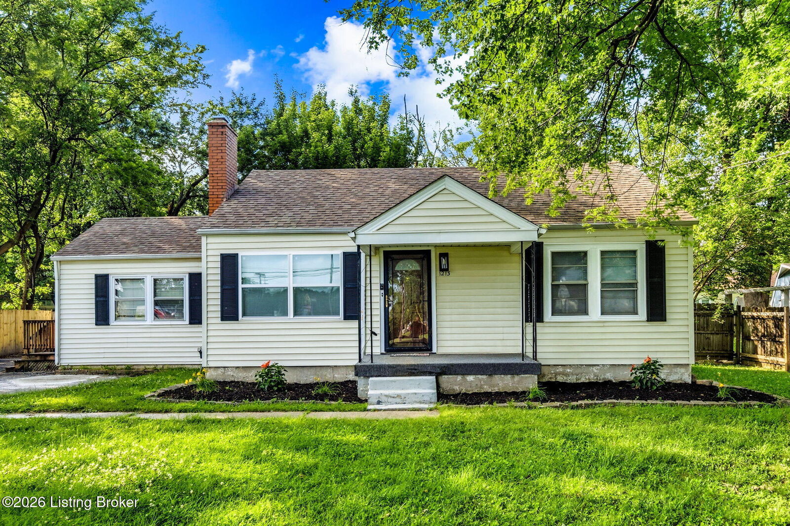 Property Photo:  1213 Krupp Park Dr  KY 40213 
