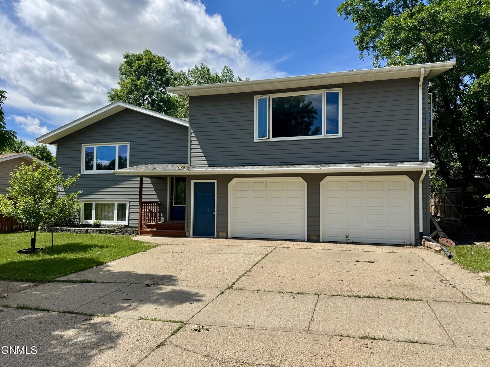 Property Photo:  1005 Deapolis Drive  ND 58545 