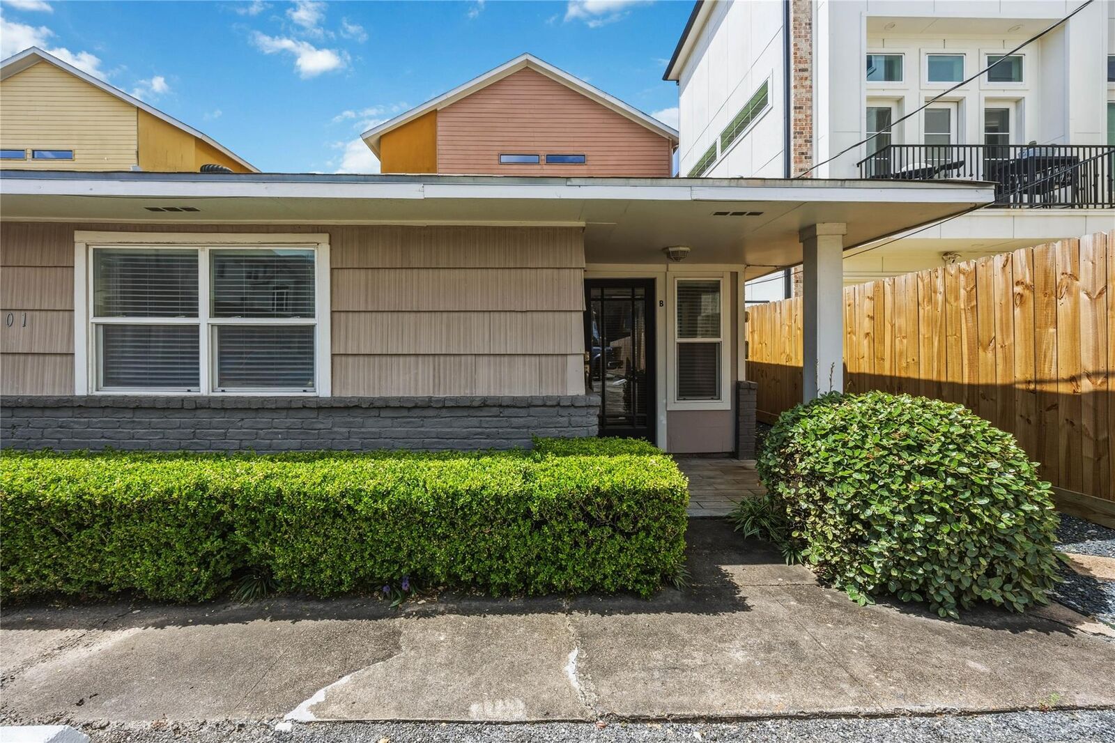 Property Photo:  4401 Marina Street B  TX 77007 