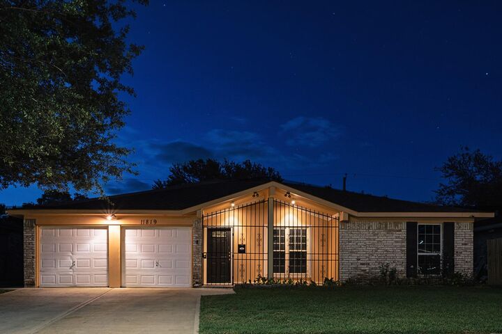 Property Photo: 11819 S Ridgewood Circle TX 77071